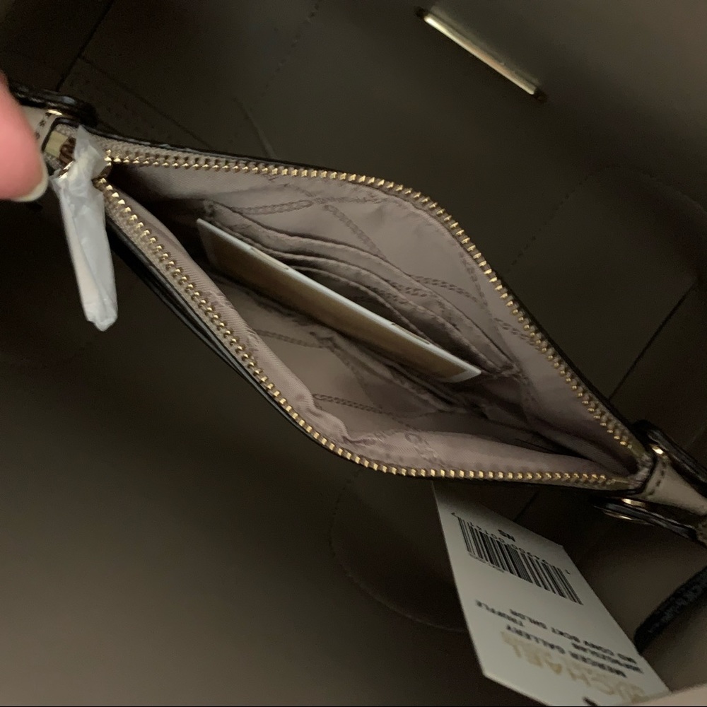 Beautiful Mk bucket shoulder bag - Picture 5 of 12